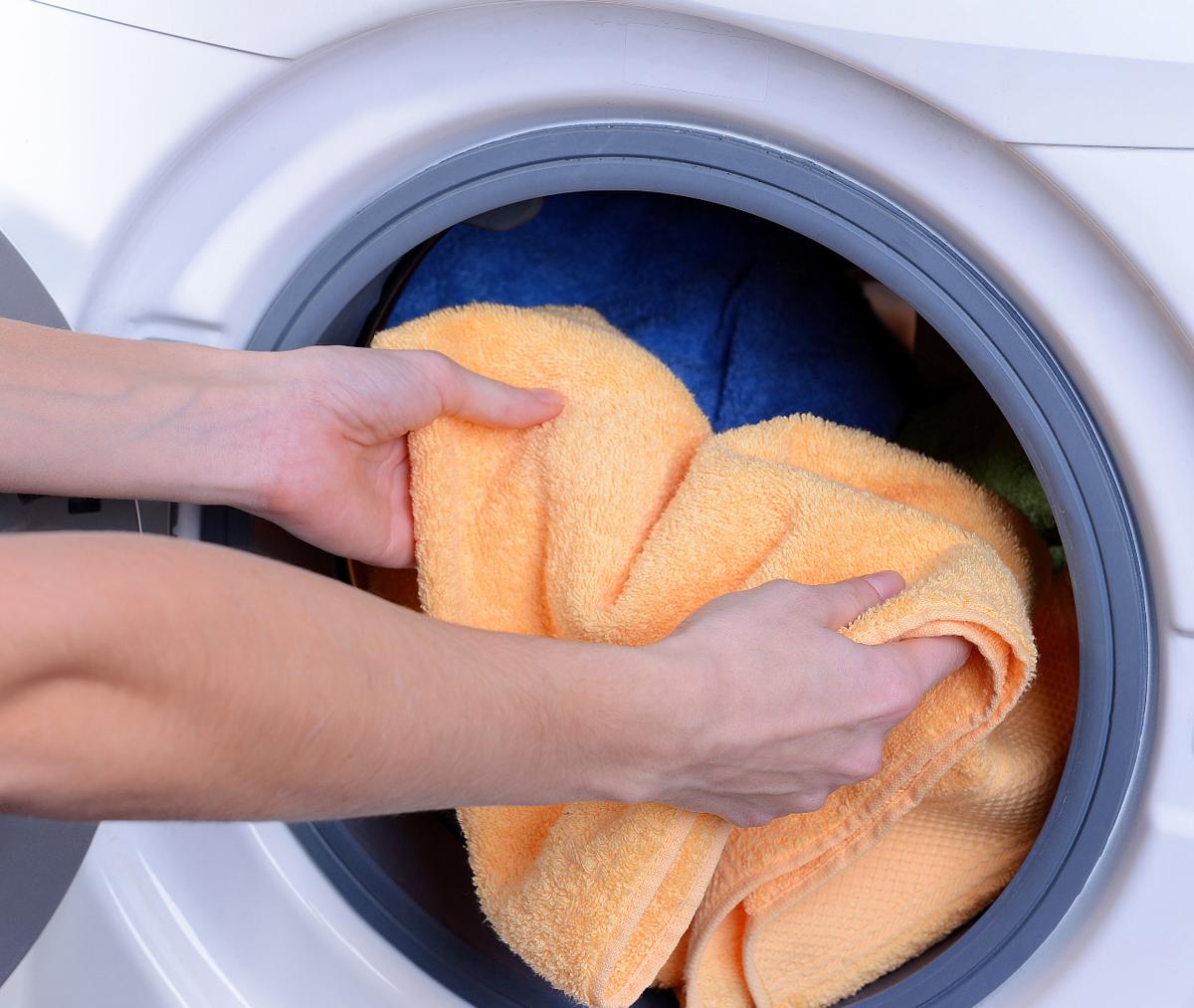 Towel dry cleaning