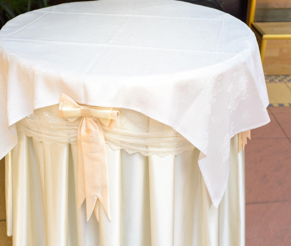 Tablecloth cleaning service